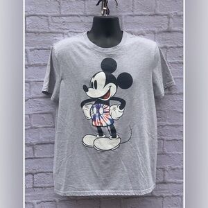 Disney men’s Mickey Mouse shirt